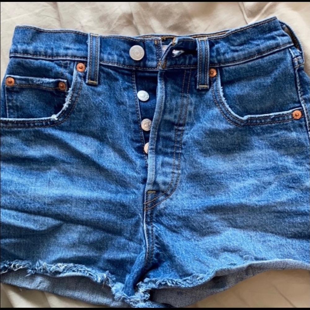Levi’s Ribcage Shorts from Aritzia